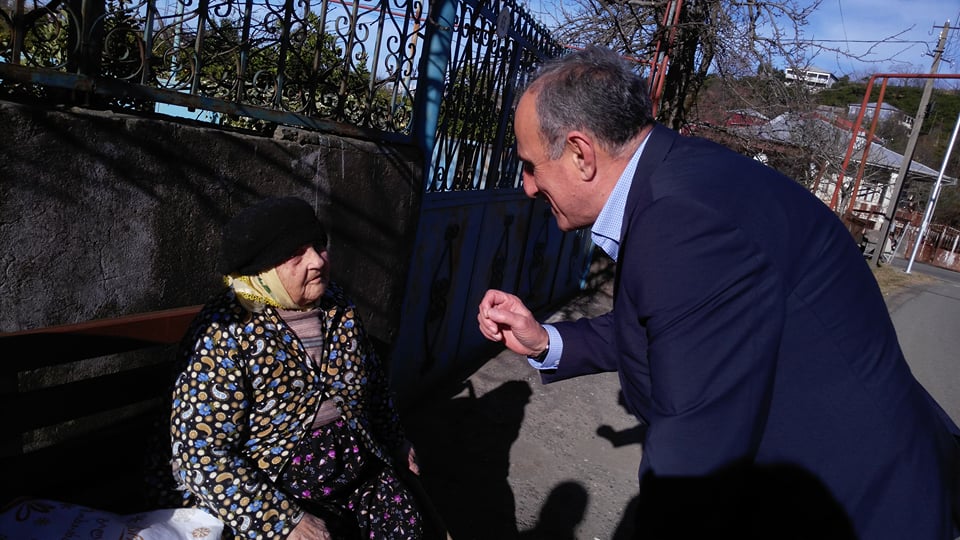 მაჟორიტარი დეპუტატის საახალწლო საჩუქრები