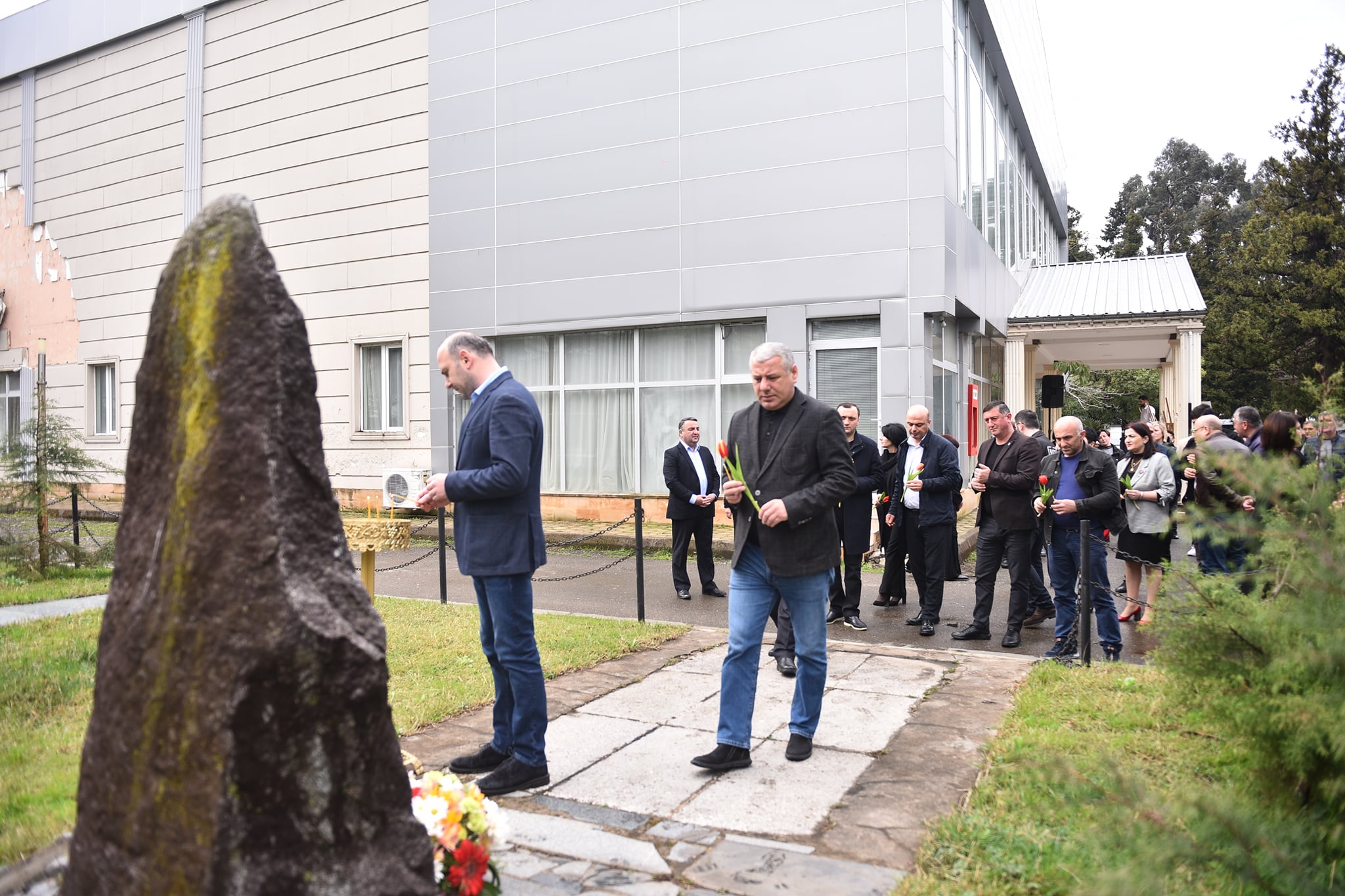 საქართველოს დამოუკიდებლობის აღდგენის დღეს, ქვეყნის თავისუფლებისათვის დაღუპულები გაიხსენეს ბათუმში