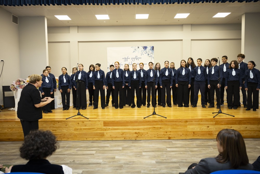 ჯილდოები წარმატებულ და ღვაწლმოსილ პედაგოგებს 