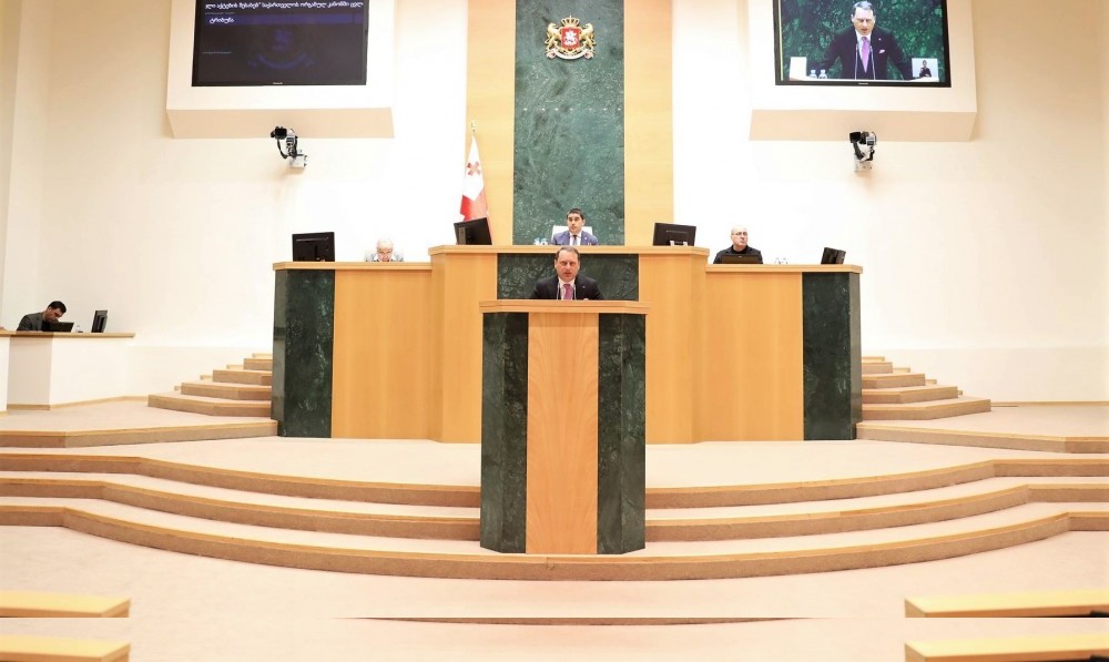 ლადო მგალობლიშვილმა საქართველოს პარლამენტის პლენარულ სხდომაზე, მესამე მოსმენით წარადგინა საკანონმდებლო ინიციატივა „ნორმატიული აქტების შესახებ“ საქართველოს ორგანულ კანონში ცვლილების შესახებ