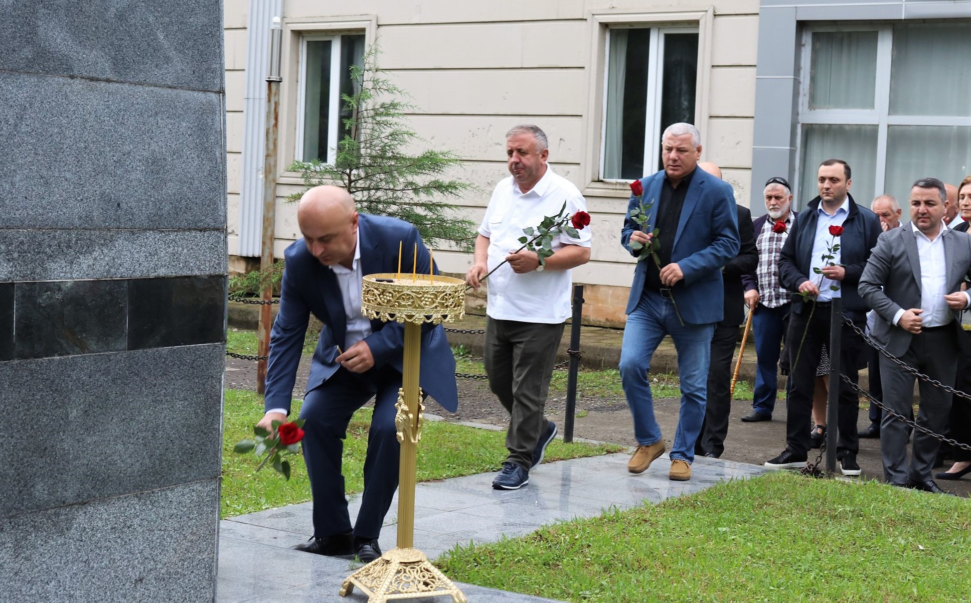 ფრიდონ ფუტკარაძე ხელვაჩაურის მუნიციპალიტეტში რეპრესირებულთა ხსოვნის დღისადმი მიძღვნილ  ღონისძიებას დაესწრო