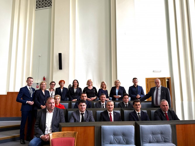 უმაღლესი საბჭოს აპარატსა და ქვემო სილეზიის სავოევოდოს მარშალის ოფისს შორის  ურთიერთგაგების მემორანდუმი გაფორმდა