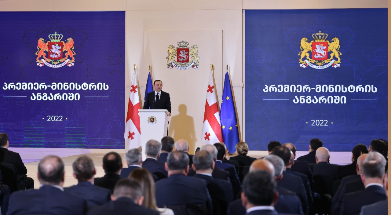 დავით გაბაიძე საქართველოს პრემიერ-მინისტრის მიერ მთავრობის მუშაობის ანგარიშის წარდგენას დაესწრო