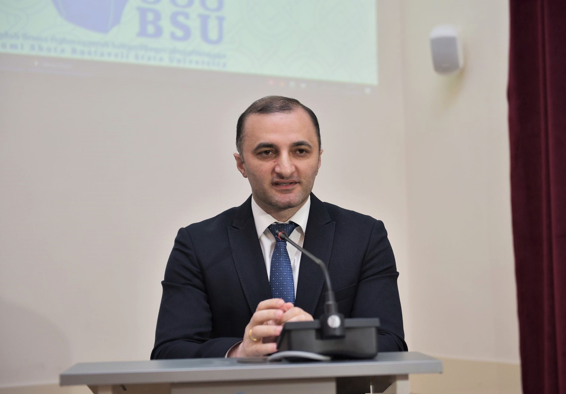 დავით გაბაიძე აზერბაიჯანის დამოუკიდებლობის დღისადმი მიძღვნილ სამეცნიერო კონფერენციას დაესწრო