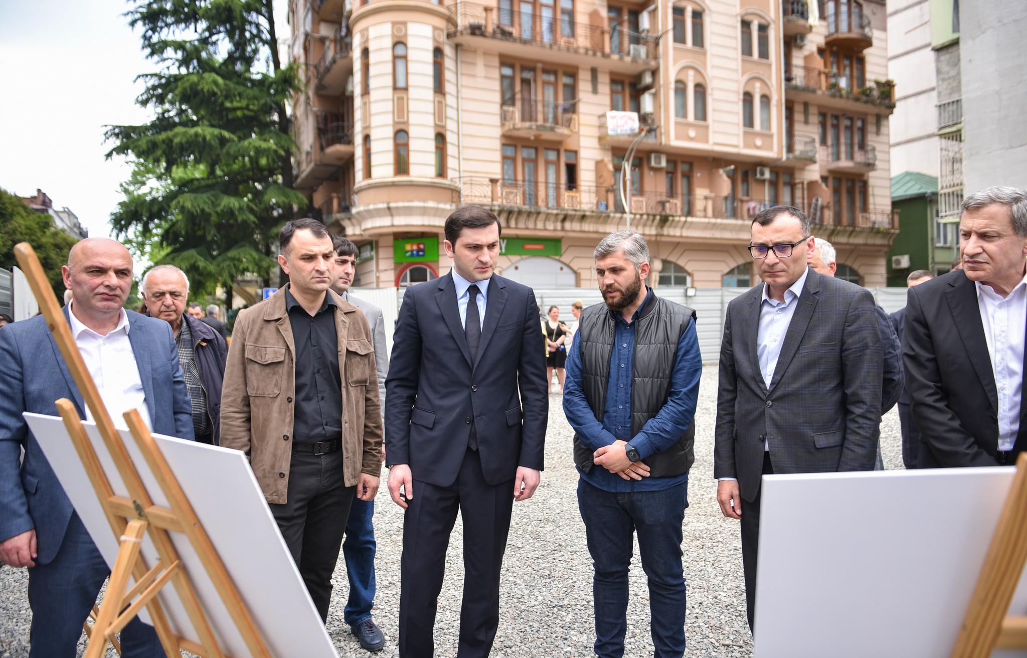 26 მაისის ქუჩაზე ჩამონგრეული კორპუსის ადგილას 7 სართულიანი საცხოვრებელი სახლი აშენდება