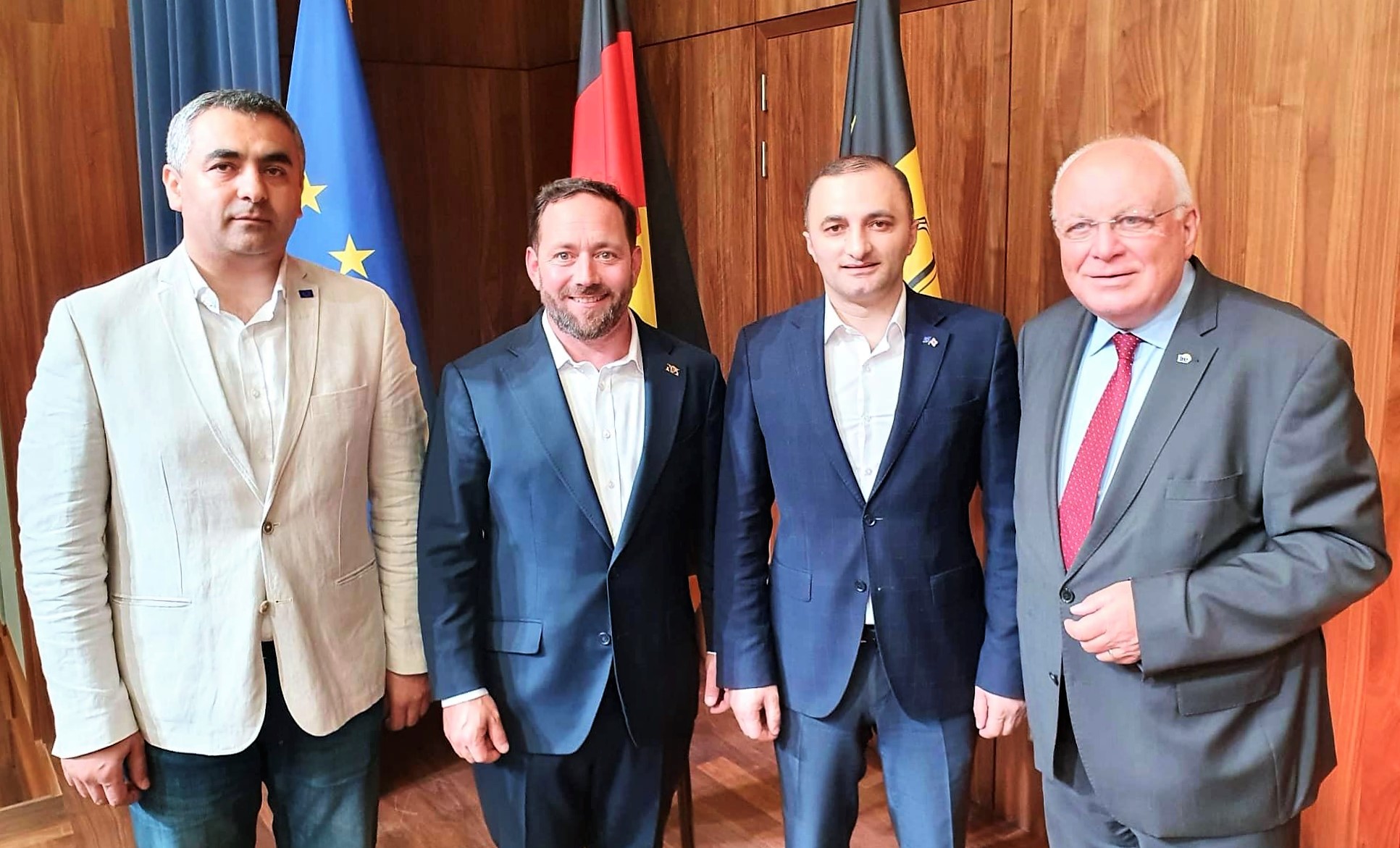 დავით გაბაიძემ, ბრიუსელში ოფიციალური ვიზიტის ფარგლებში, შეხვედრები გამართა ევროკავშირის წევრი ქვეყნების რეგიონებისა და ევროპის რეგიონთა ინსტიტუტის წარმომადგენლებთან