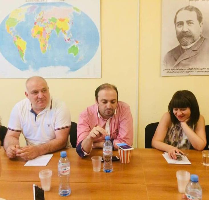 დისკუსია ბათუმის „დემოკრატიის სკოლაში“