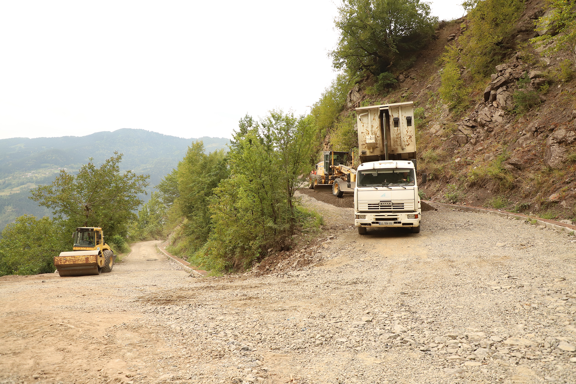 ფრიდონ ფუტკარაძე ჩანჩხალოს საავტომობილო გზის სარებილიტაციო სამუშაოებს გაეცნო