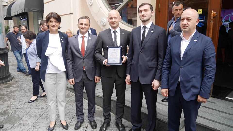 უმაღლესი საბჭოს შუამდგომლობით კაროლ ფშივარა ბათუმის საპატიო მოქალაქეა