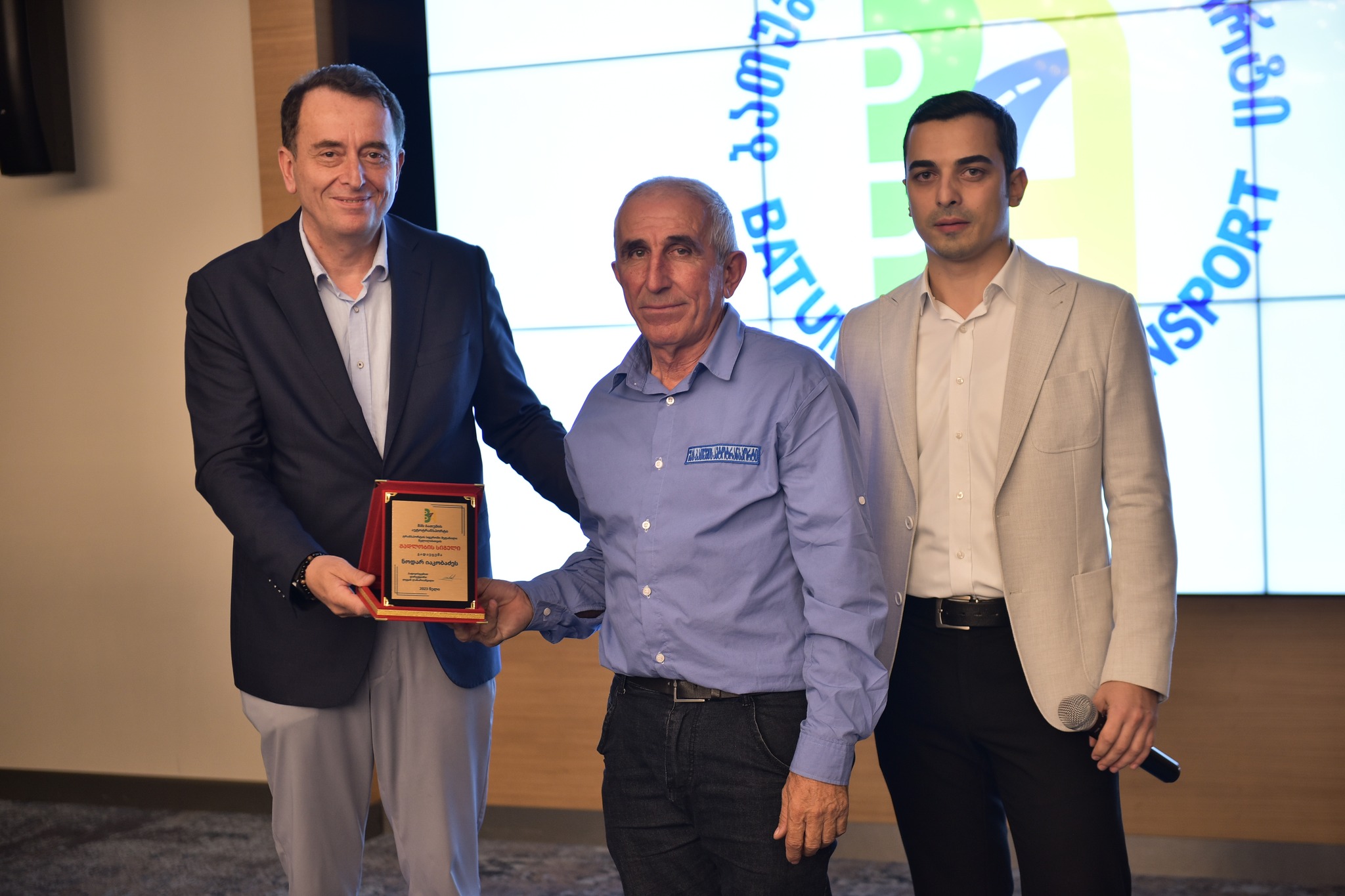 „ბათუმის ავტოტრანსპორტის“ წარმომადგენლებს პროფესიული დღე მიულოცეს