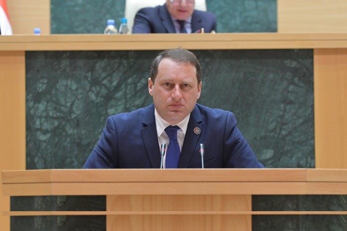 ლადო მგალობლიშვილმა  პარლამენტის პლენარულ სხდომაზე ორი საკანონმდებლო ინიციატივა წარადგინა.