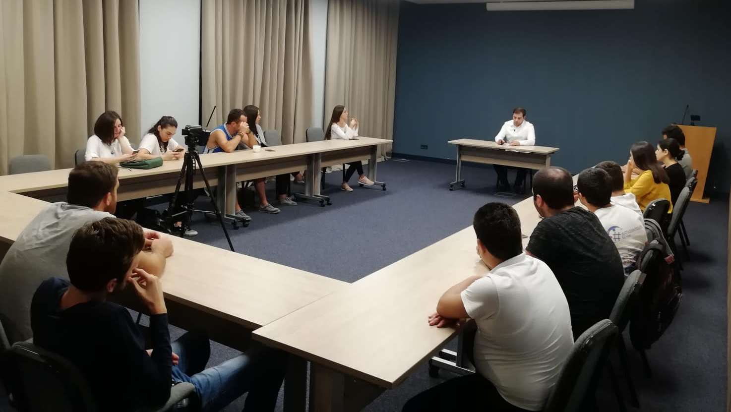 ცოტნე ანანიძე „ევროკლუბის“ პროექტის მონაწილეებს შეხვდა