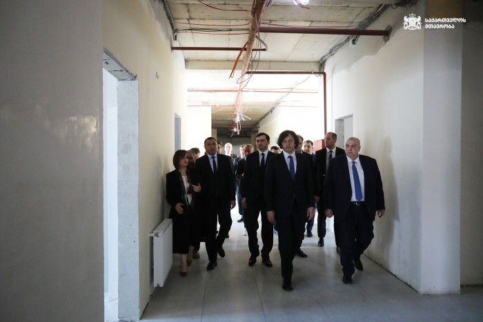 ირაკლი კობახიძე ბათუმის მე-16 საჯარო სკოლის სამშენებლო სამუშაოებს გაეცნო