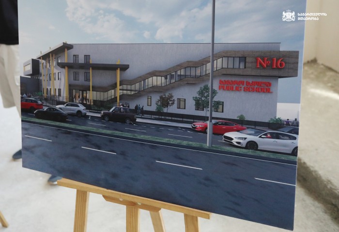ირაკლი კობახიძე ბათუმის მე-16 საჯარო სკოლის სამშენებლო სამუშაოებს გაეცნო
