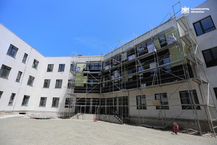 ირაკლი კობახიძე ბათუმის მე-16 საჯარო სკოლის სამშენებლო სამუშაოებს გაეცნო