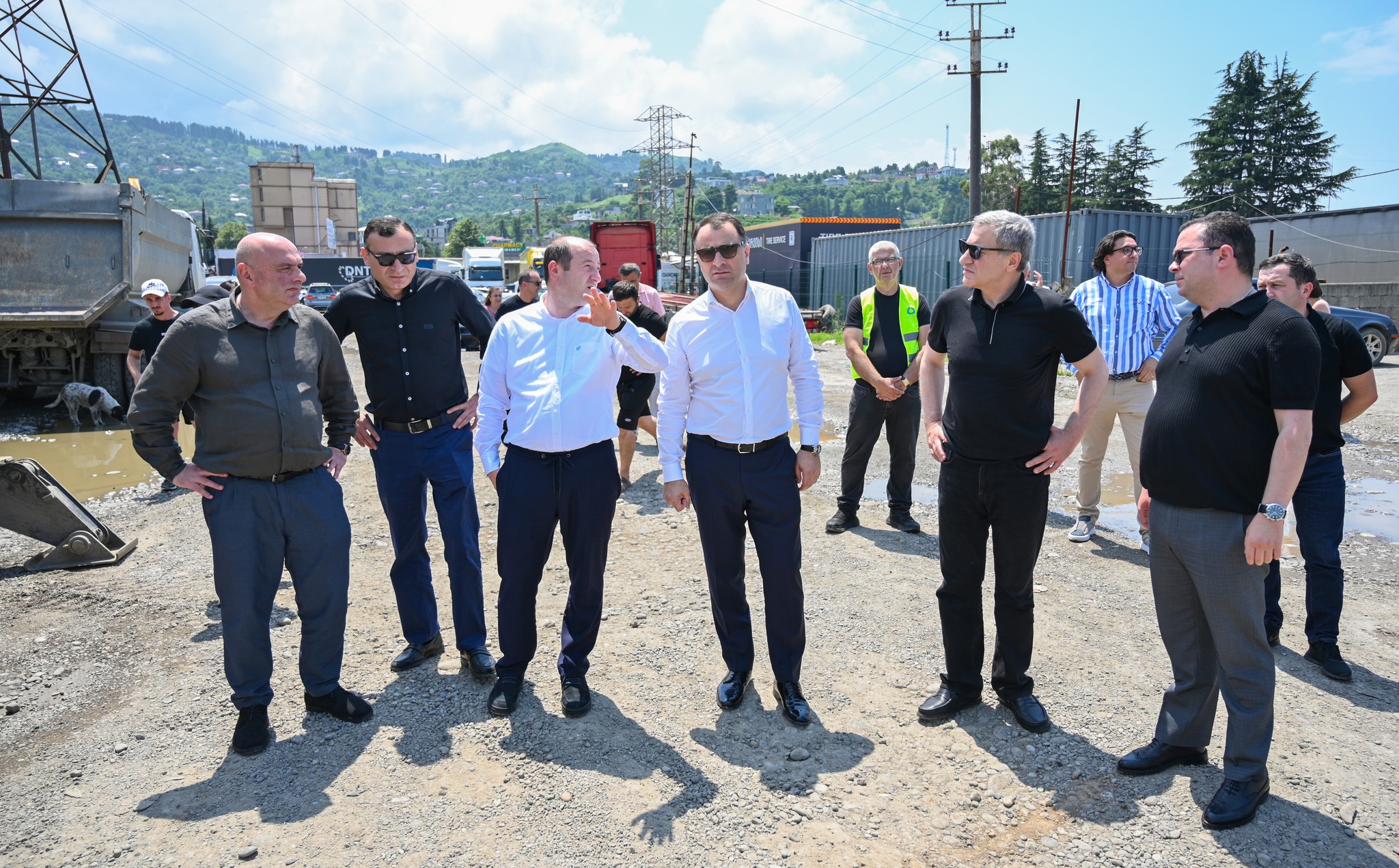 სარფის, კვარიათის, გონიოს, ახალსოფლისა და ვარშანიძის ქუჩის მიმდებარე ტერიტორიებზე წყალარინების ქსელისა და სატუმბი სადგურების მშენებლობა-რეაბილიტაცია მიმდინარეობს