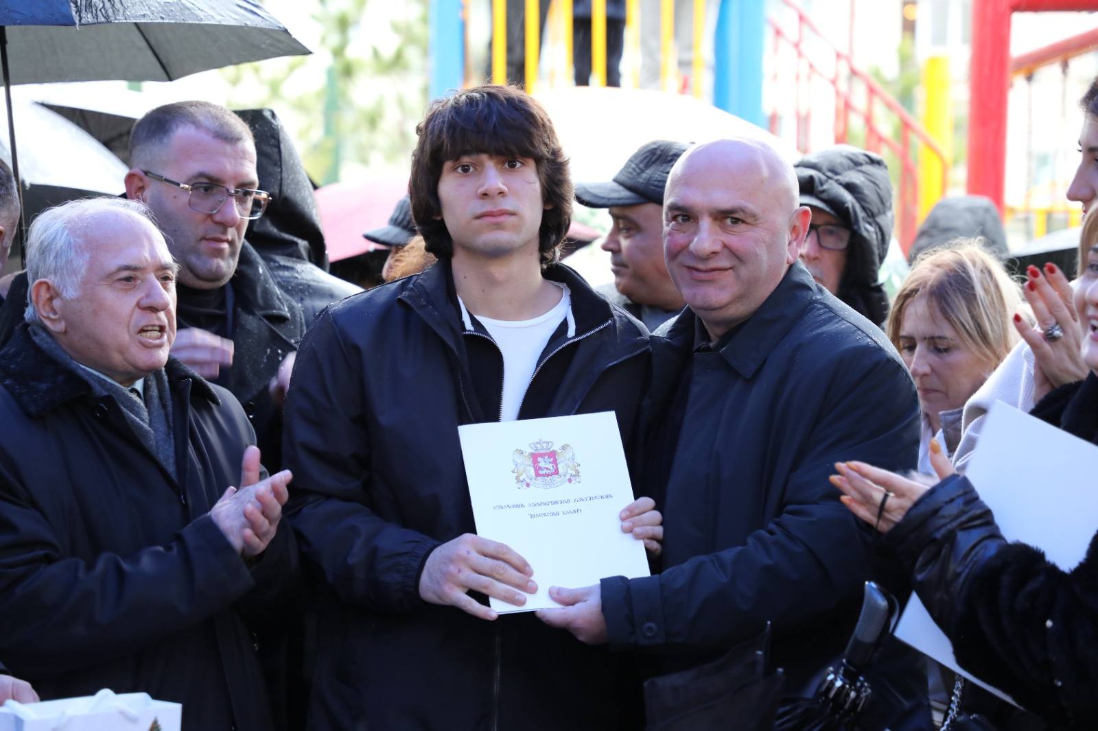 რამაზ ჯინჭარაძეს დევნილთა მხარდაჭერისთვის აფხაზეთის ავტონომიური რესპუბლიკის მადლობის სიგელი გადაეცა