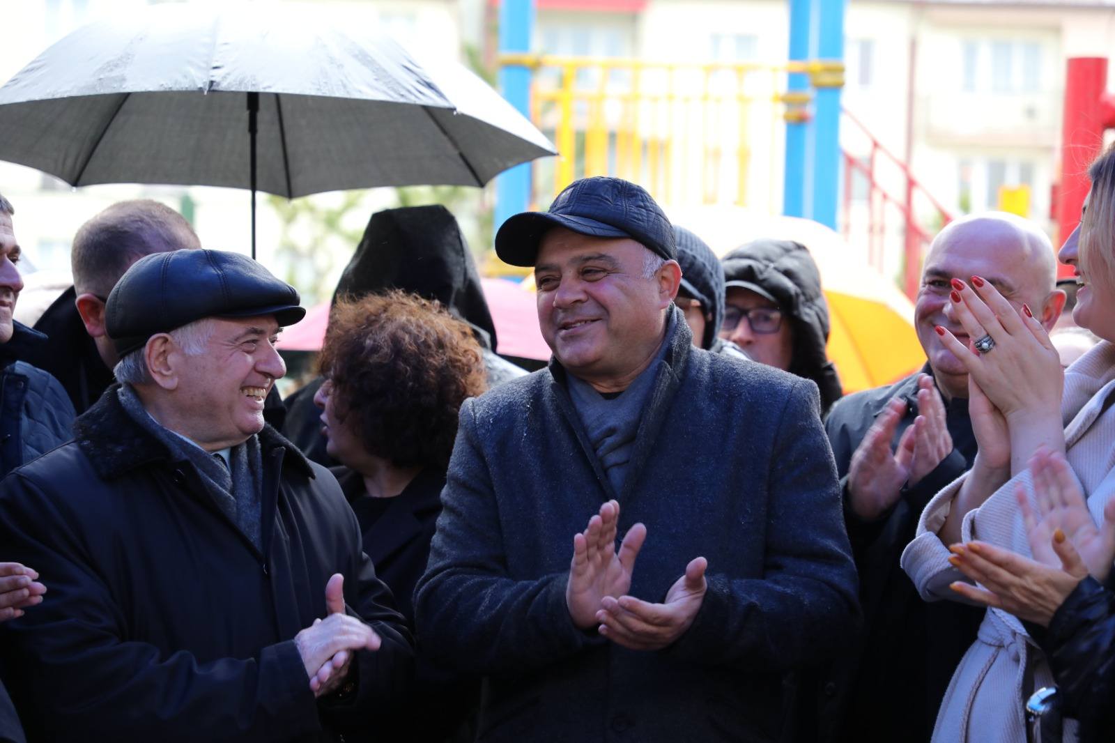 რამაზ ჯინჭარაძეს დევნილთა მხარდაჭერისთვის აფხაზეთის ავტონომიური რესპუბლიკის მადლობის სიგელი გადაეცა