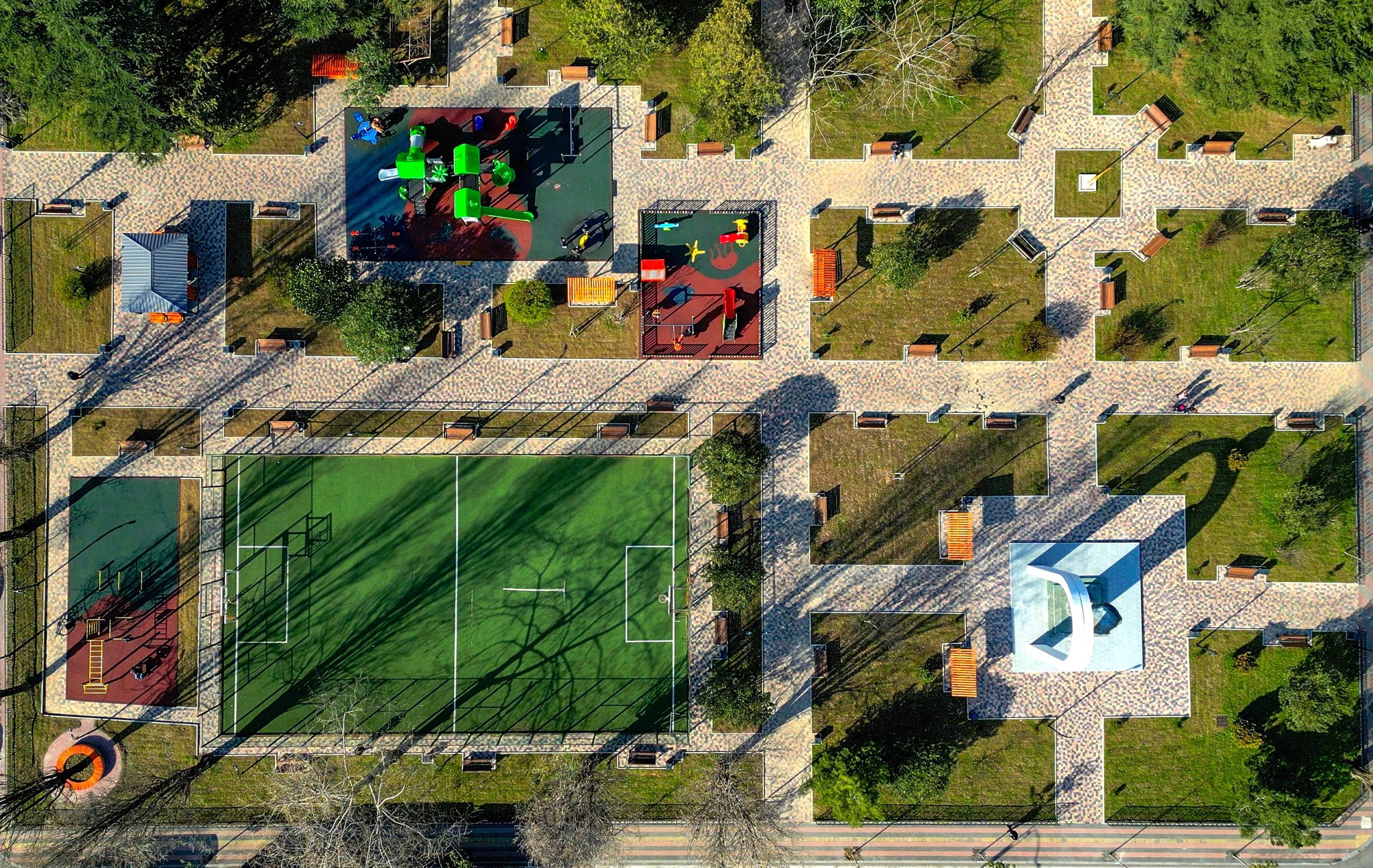 ბათუმში სკვერების, პარკების მოწყობა-რეაბილიტაცია გრძელდება 