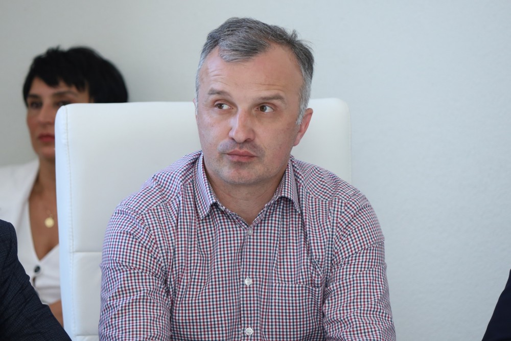 უმაღლესი საბჭოს წევრი დავით ბაციკაძე აჭარის კულტურის სამინისტროში 2026-2029 წლების პრიორიტეტების დოკუმენტის განხილვას   დაესწრო