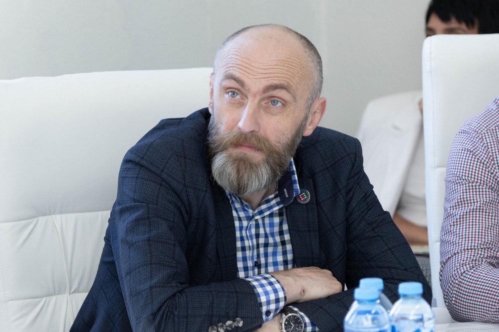 უმაღლესი საბჭოს წევრი დავით ბაციკაძე აჭარის კულტურის სამინისტროში 2026-2029 წლების პრიორიტეტების დოკუმენტის განხილვას   დაესწრო