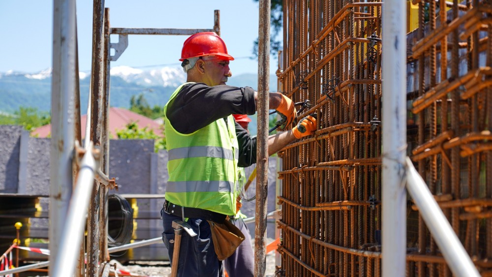 ცოტნე ანანიძე, აჭარის მთავრობის თავმჯდომარე - სულხან თამაზაშვილი, ოჩხამურში, თანამედროვე წყლის რეზერვუარის სამშენებლო სამუშაოებს გაეცნენ