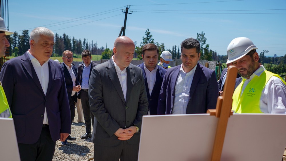 ცოტნე ანანიძე, აჭარის მთავრობის თავმჯდომარე - სულხან თამაზაშვილი, ოჩხამურში, თანამედროვე წყლის რეზერვუარის სამშენებლო სამუშაოებს გაეცნენ