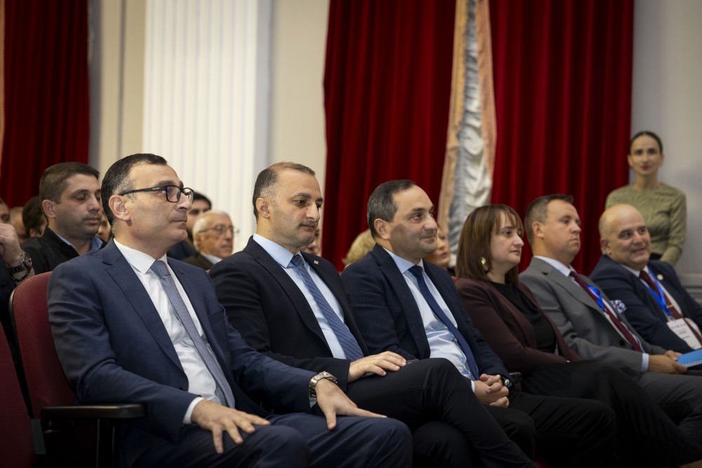 დავით გაბაიძე ბათუმის სახელმწიფო უნივერსიტეტში გამართულ სამეცნიერო ღონისძიებას დაესწრო