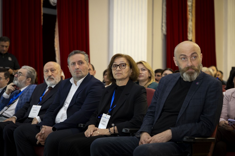 დავით გაბაიძე ბათუმის სახელმწიფო უნივერსიტეტში გამართულ სამეცნიერო ღონისძიებას დაესწრო