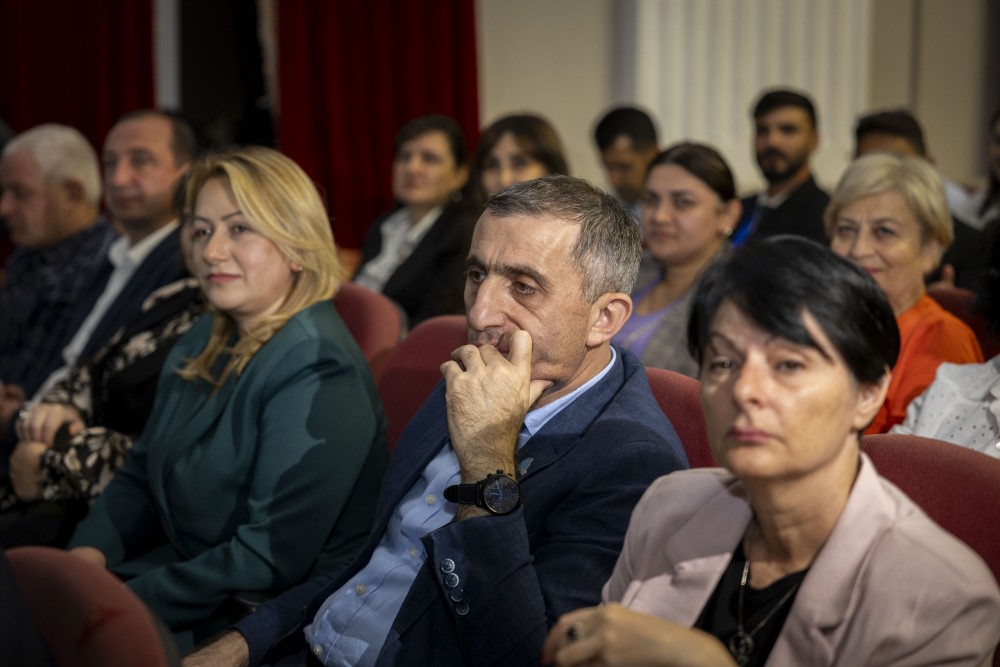 დავით გაბაიძე ბათუმის სახელმწიფო უნივერსიტეტში გამართულ სამეცნიერო ღონისძიებას დაესწრო