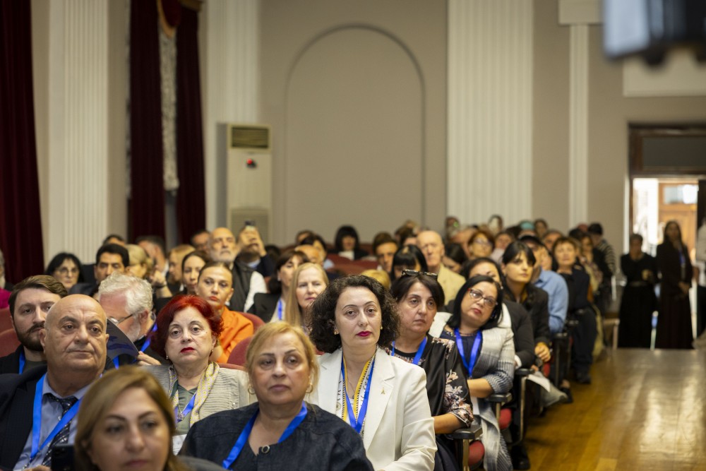 დავით გაბაიძე ბათუმის სახელმწიფო უნივერსიტეტში გამართულ სამეცნიერო ღონისძიებას დაესწრო