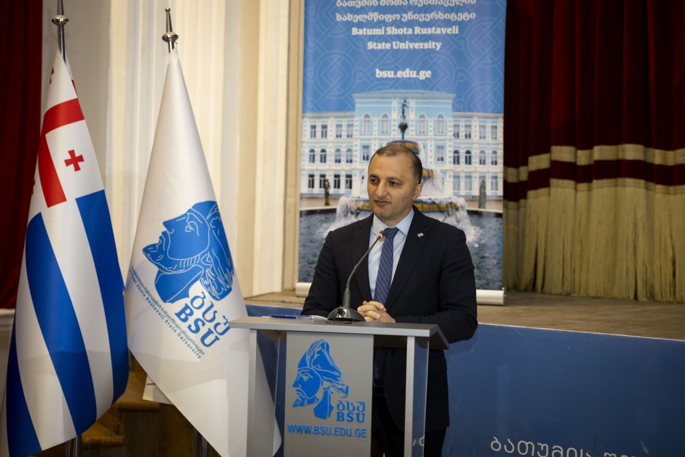 დავით გაბაიძე ბათუმის სახელმწიფო უნივერსიტეტში გამართულ სამეცნიერო ღონისძიებას დაესწრო