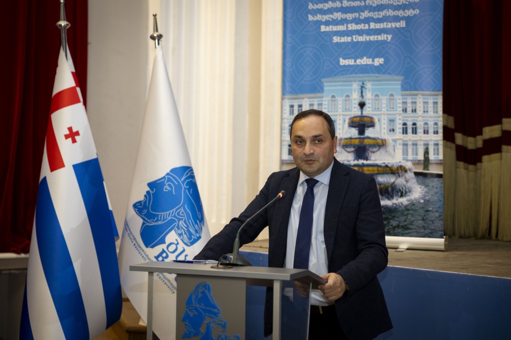 დავით გაბაიძე ბათუმის სახელმწიფო უნივერსიტეტში გამართულ სამეცნიერო ღონისძიებას დაესწრო