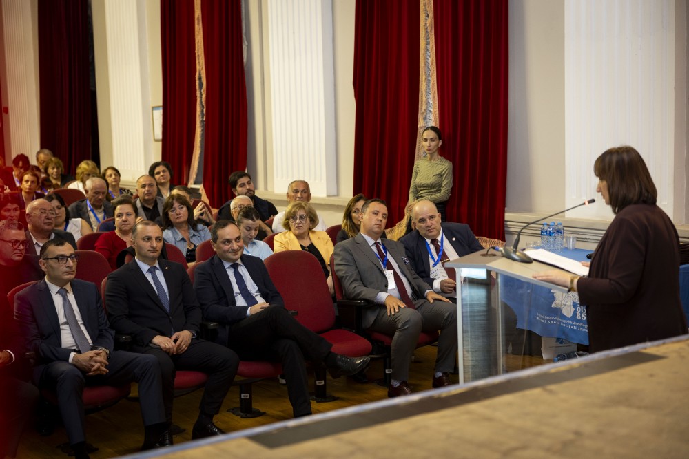 დავით გაბაიძე ბათუმის სახელმწიფო უნივერსიტეტში გამართულ სამეცნიერო ღონისძიებას დაესწრო