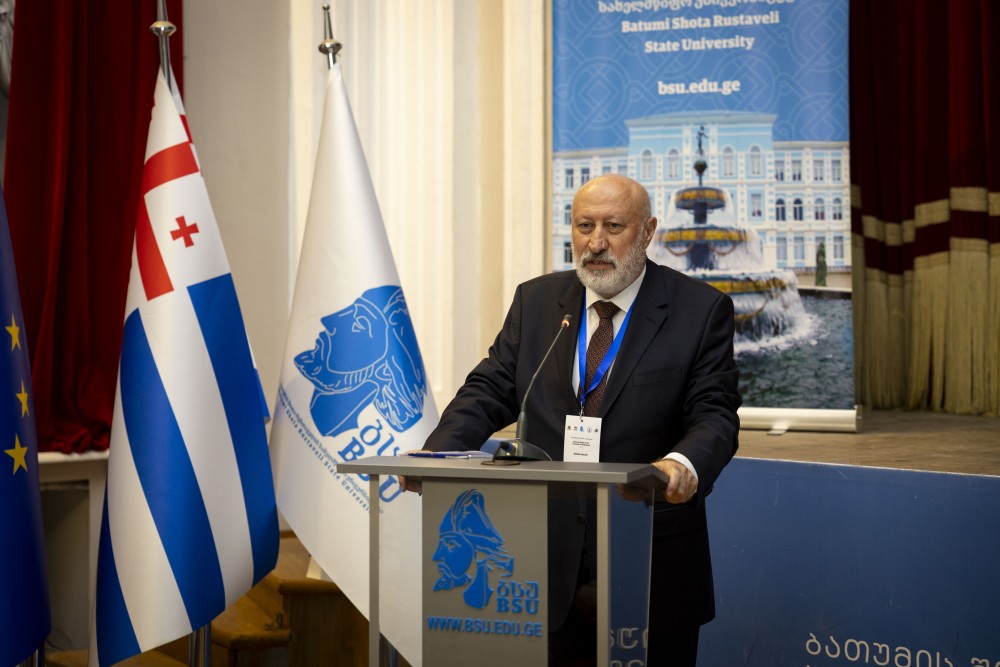 დავით გაბაიძე ბათუმის სახელმწიფო უნივერსიტეტში გამართულ სამეცნიერო ღონისძიებას დაესწრო