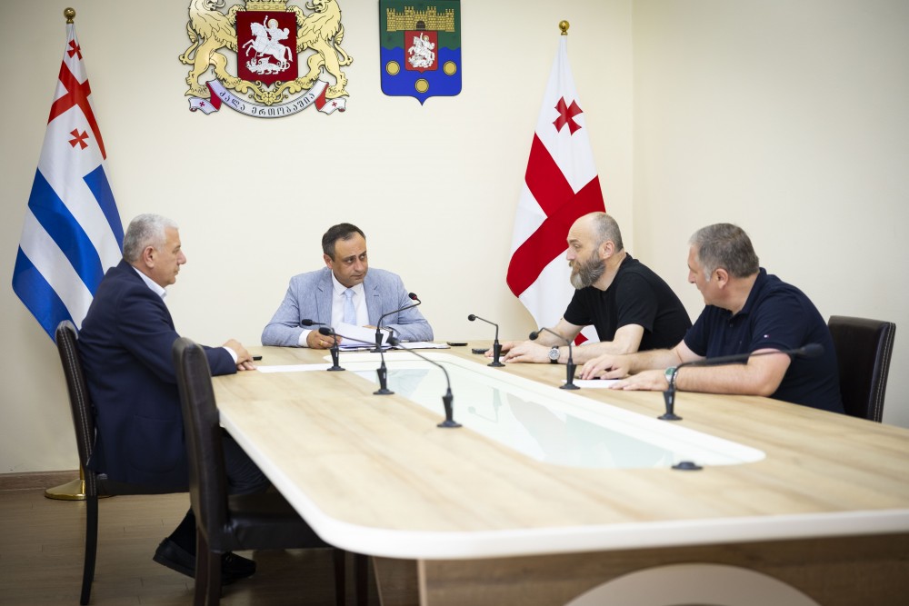 საკონსტიტუციო, იურიდიულ და საპროცედურო საკითხთა კომიტეტს ოპოზიციური პარტიის წევრთა უფლებამოსილების ცნობის საკითხი  პლენარული სხდომისთვის მომზადებულად მიაჩნია