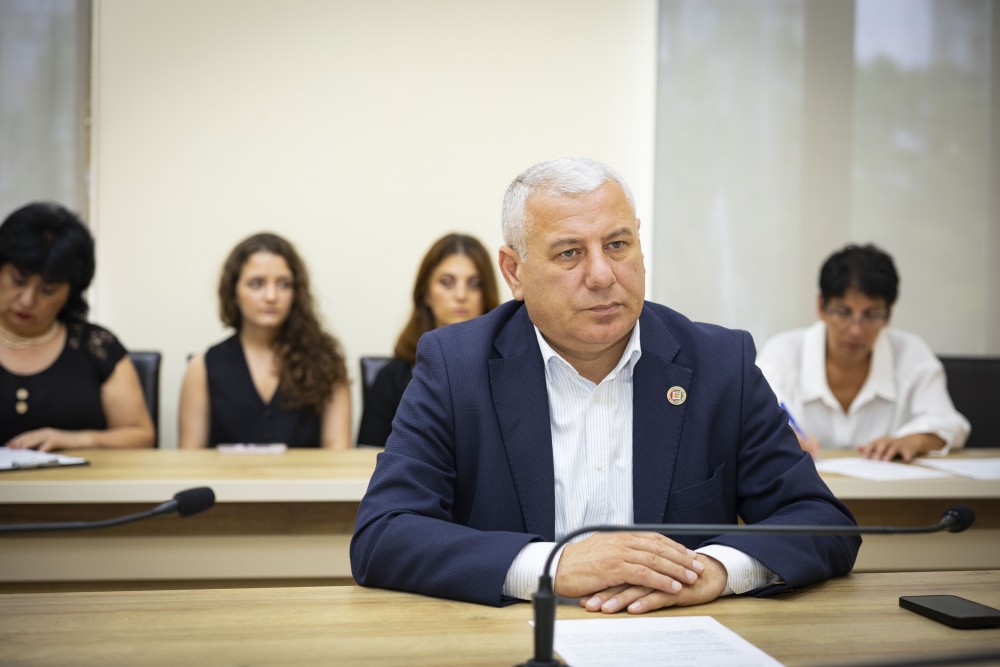 საკონსტიტუციო, იურიდიულ და საპროცედურო საკითხთა კომიტეტს ოპოზიციური პარტიის წევრთა უფლებამოსილების ცნობის საკითხი  პლენარული სხდომისთვის მომზადებულად მიაჩნია