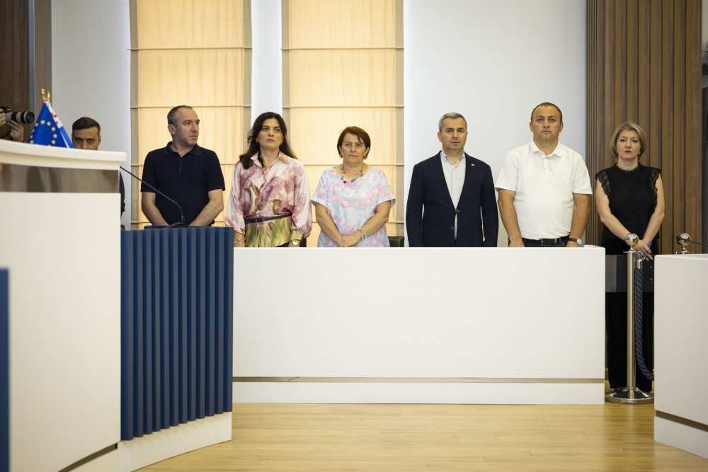 აჭარის უმაღლესმა საბჭომ ნინო ჩხეტიასა და არჩილ სამნიძის უფლებამოსილება ცნო