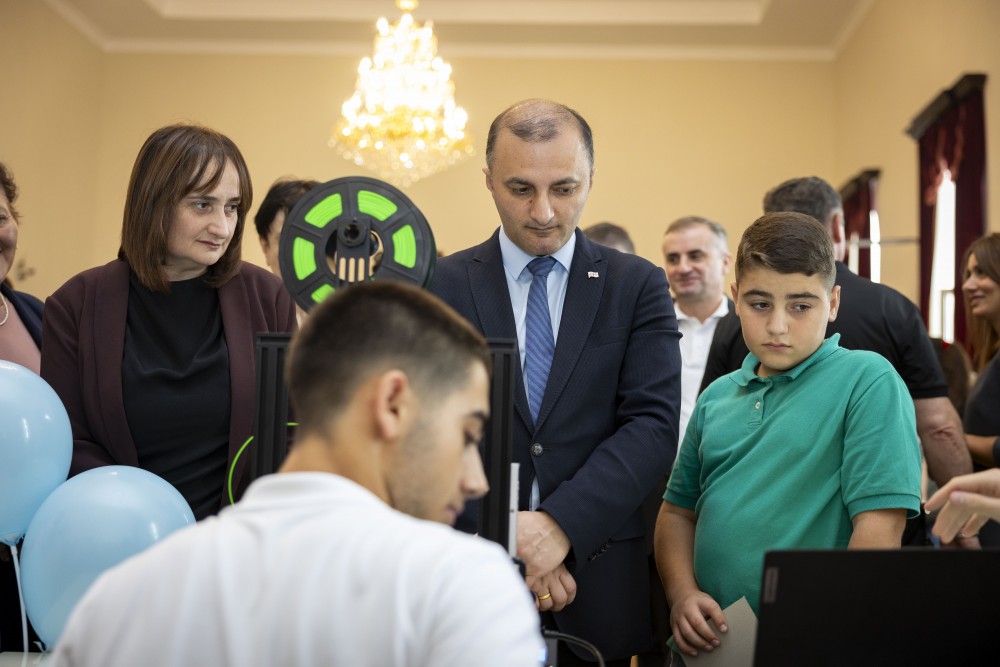 დავით გაბაიძე ბათუმის სახელმწიფო უნივერსიტეტში გამართულ სამეცნიერო ღონისძიებას დაესწრო