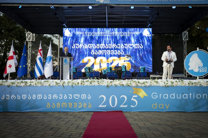 ბათუმის სახელმწიფო უნივერსიტეტში კურსდამთავრებულთა გაცილების 88-ე საზეიმო ცერემონია გაიმართა