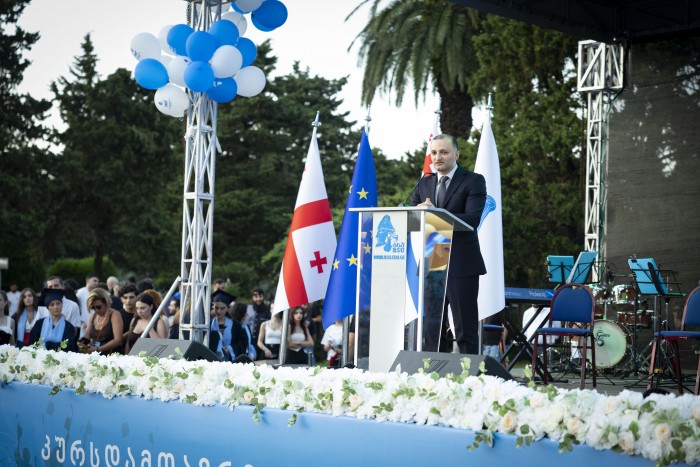 ბათუმის სახელმწიფო უნივერსიტეტში კურსდამთავრებულთა გაცილების 88-ე საზეიმო ცერემონია გაიმართა