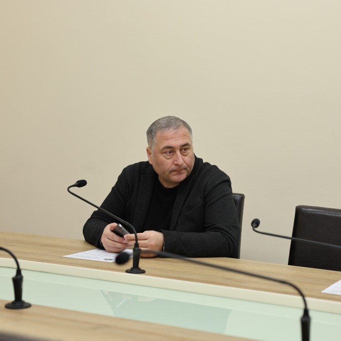 საკონსტიტუციო, იურიდიულ და საპროცედურო საკითხთა კომიტეტის სხდომაზე უსკო წევრობის კანდიდატებს მოუსმინეს