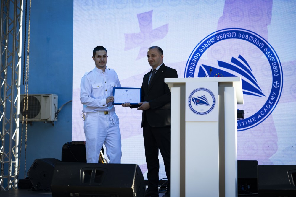 დავით გაბაიძემ მომავალ მეზღვაურებს ახალი სასწავლო წლის დაწყება მიულოცა