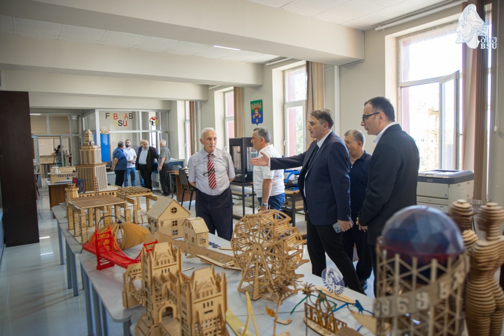 დავით თედორაძე, ბსუ-ს ტექნოლოგიურ ფაკულტეტზე პროფესორ რევაზ სტურუას აუდიტორიის გახსნას დაესწრო