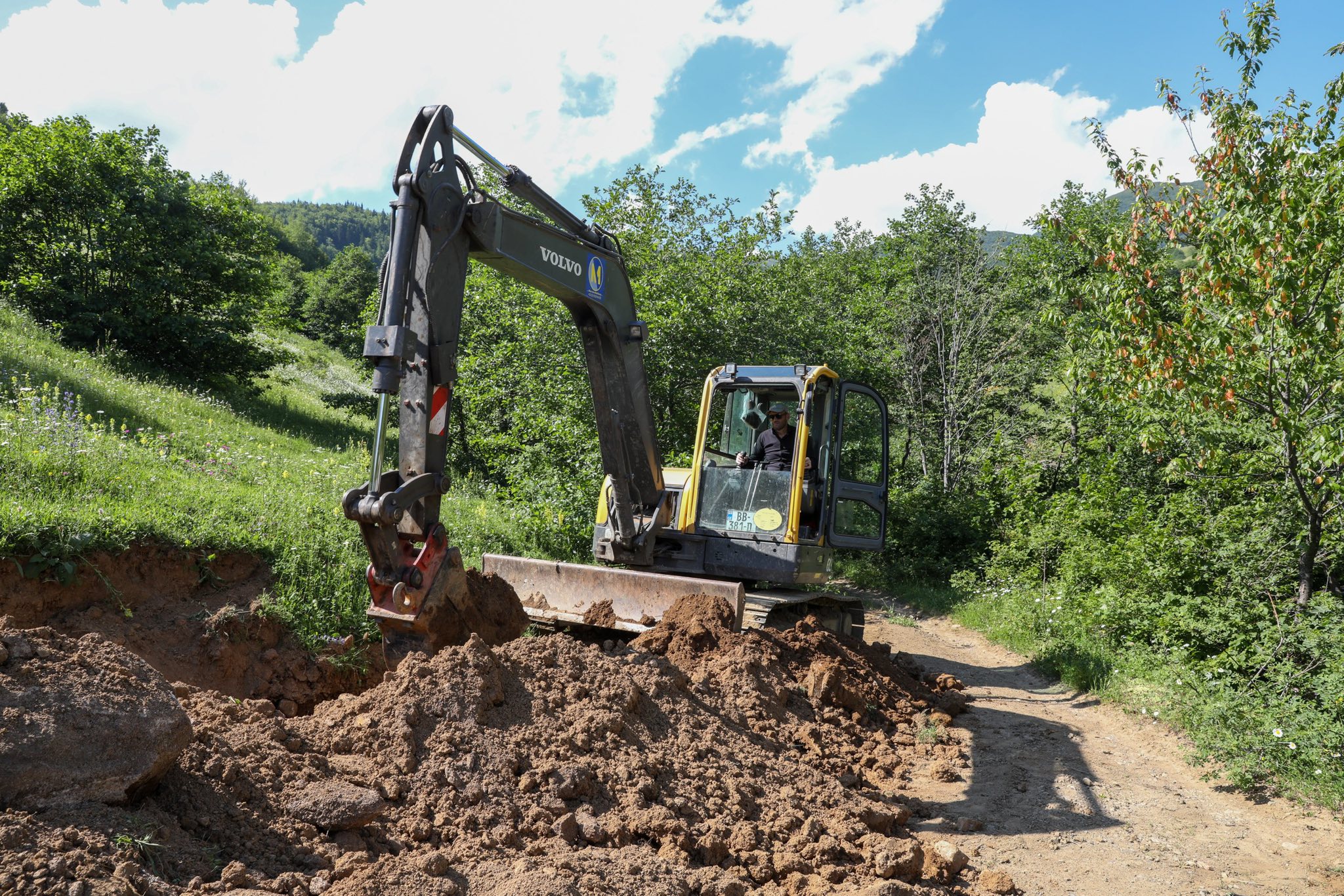 ვახტანგ ბერიძე ხულოში მიმდინარე ინფრასტრუქტურულ პროექტებს გაეცნო