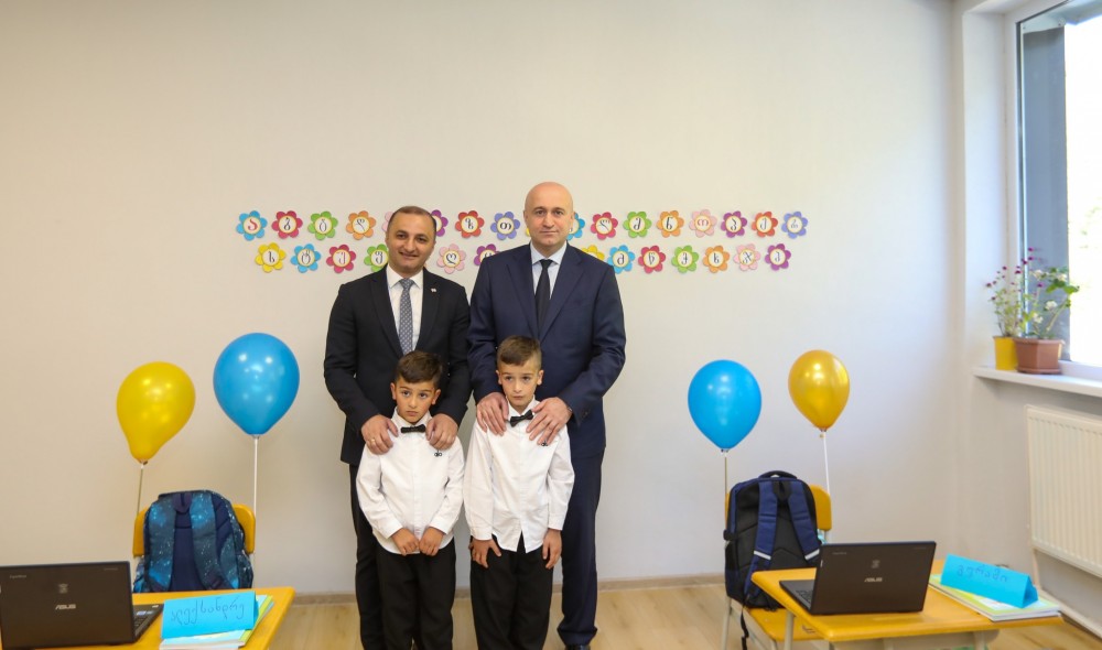  დავით გაბაიძემ მოსწავლეებს განახლებულ სკოლაში სწავლის დაწყება მიულოცა
