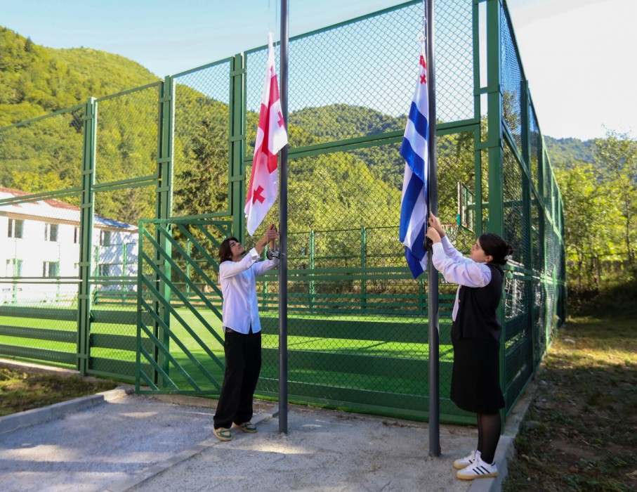  დავით გაბაიძემ მოსწავლეებს განახლებულ სკოლაში სწავლის დაწყება მიულოცა