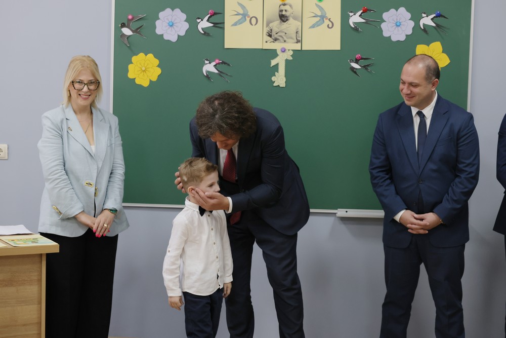 საქართველოს პრემიერ-მინისტრმა ირაკლი კობახიძემ, ბათუმში, განახლებული მე-7 საჯარო სკოლა დაათვალიერა