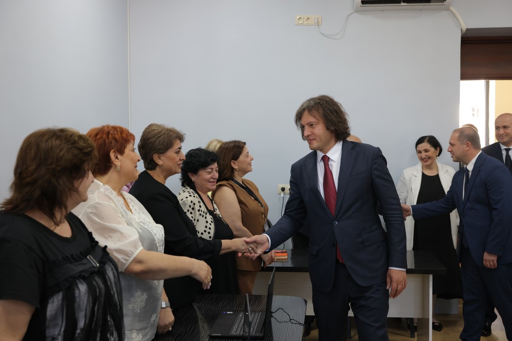 საქართველოს პრემიერ-მინისტრმა ირაკლი კობახიძემ, ბათუმში, განახლებული მე-7 საჯარო სკოლა დაათვალიერა