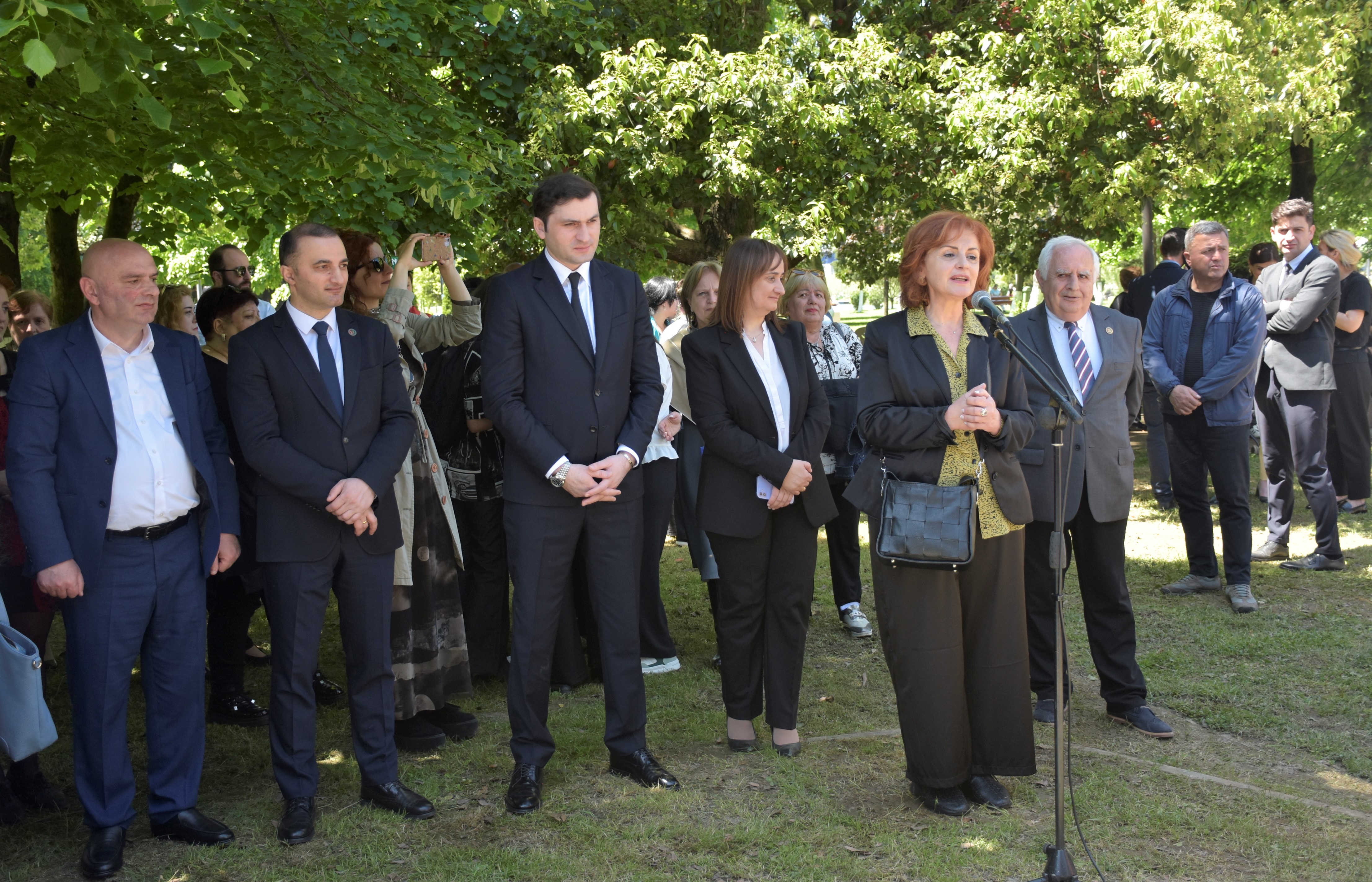  აჭარის მწერალთა სახლთან  ფრიდონ ხალვაშის ბიუსტი დადგეს